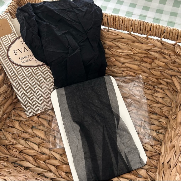 New Vintage Evan-Picone Black Onyx The sheerest sheer Panty hose size Medium - Picture 4 of 7